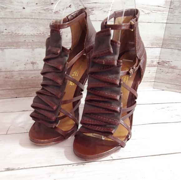 LAMB Brown leather strappy ruffle heels - Picture 8 of 11